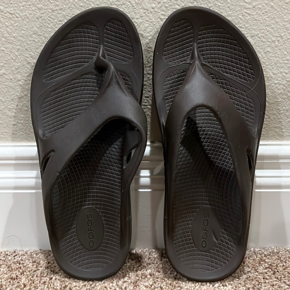 Oofos Dark Brown Flip Flops Size M8/W10 EU 41